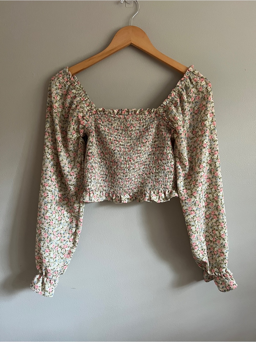 Forever 21 Cream Floral Smocked Puff-Sleeve Crop Top